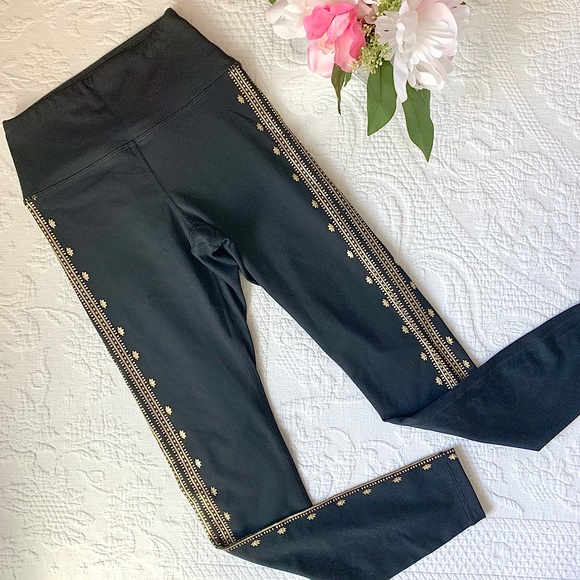 Spiritual Gangster Lotus Leggings black & gold print - Picture 3 of 16